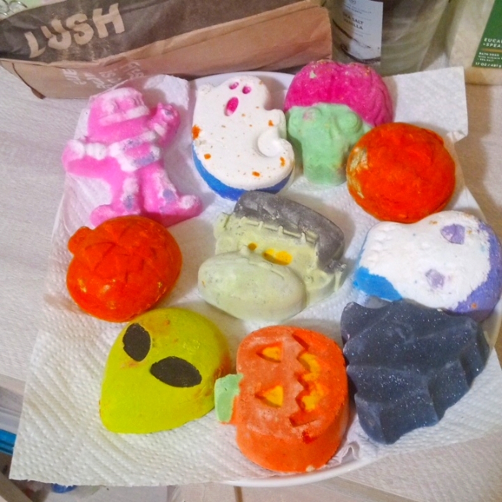 Lush bath bombs